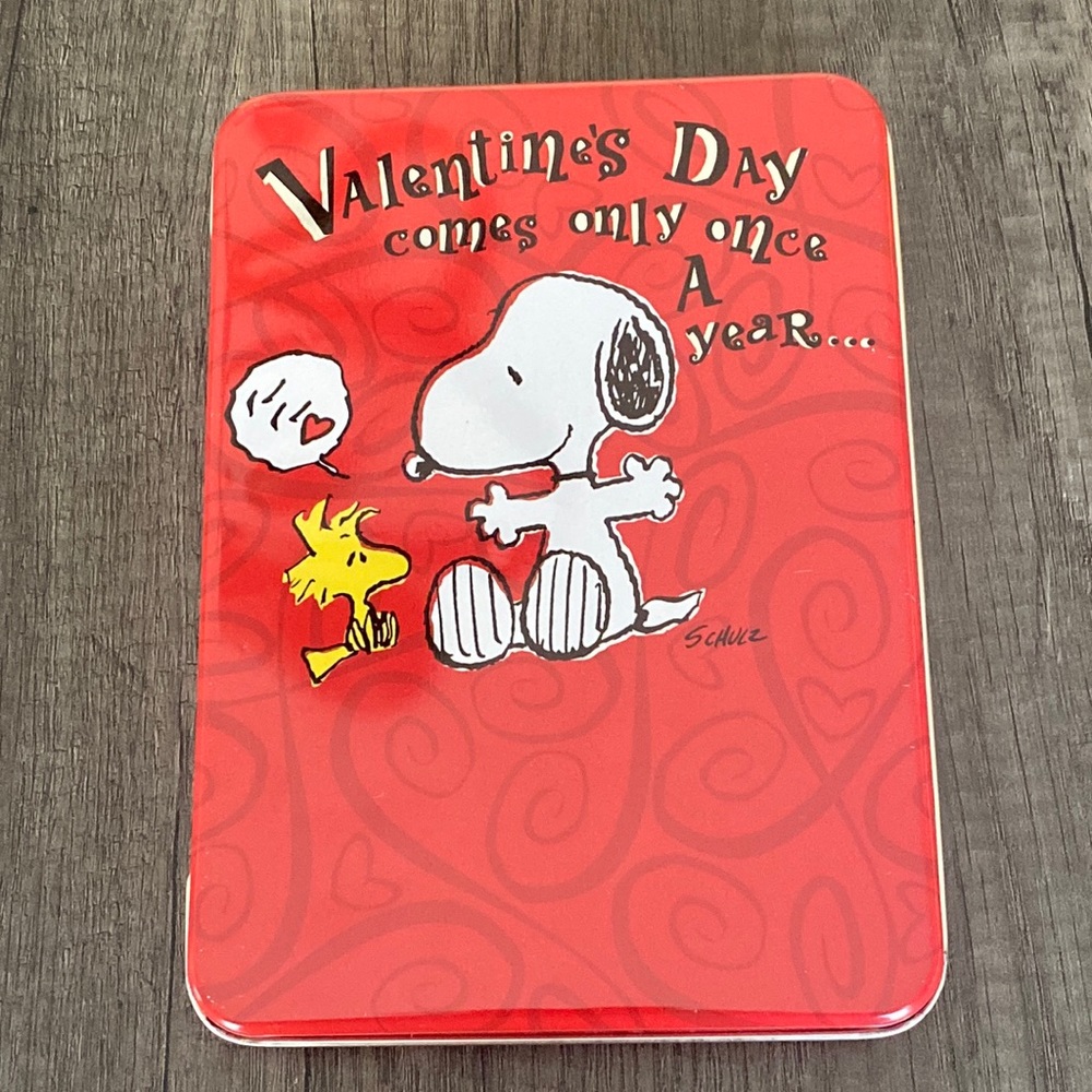 Exclamations! Peanuts Snoopy Valentines Day Collectible Mailable Tin (Red)
